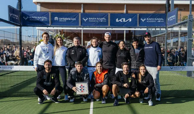 The Rafa Nadal Academy Team triumphs over KRÜ Pádel in the Hexagon Cup Challenge.